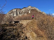 47 Dal crocione saliamo alla vicina vetta del Monte San Martino (1080 m)